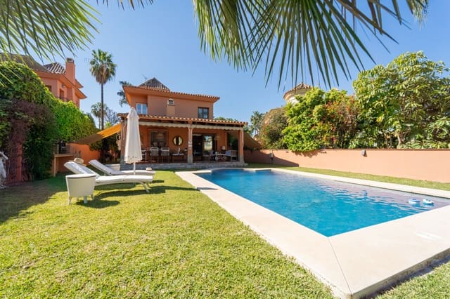 Chalet de 4 habitaciones en Mijas Costa, Mijas en venta con piscina garaje - 1.440.000 € (Ref: 10007240)