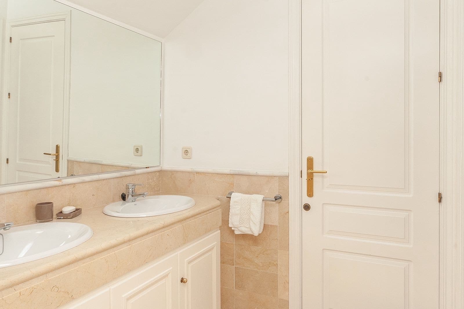 3 bedroom Penthouse for sale in Marbella with pool garage - € 1,095,000 (Ref: 10008844)