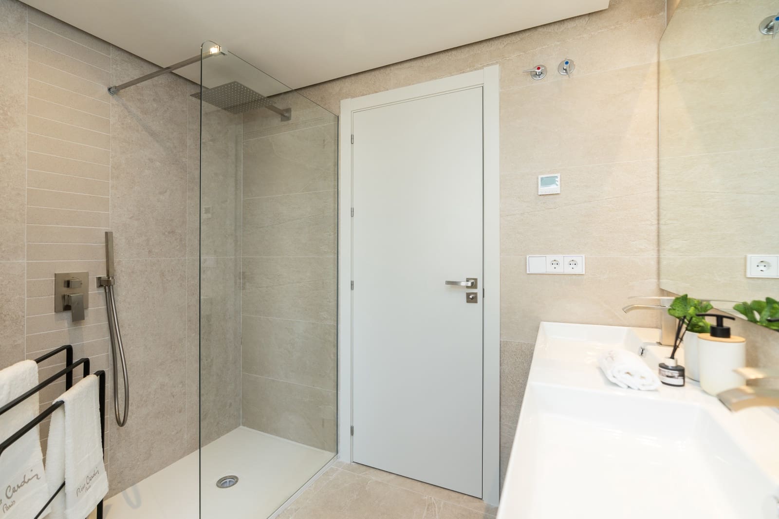 Apartamento de 2 habitaciones en Benahavís en venta con piscina garaje - 615.000 € (Ref: 10008847)