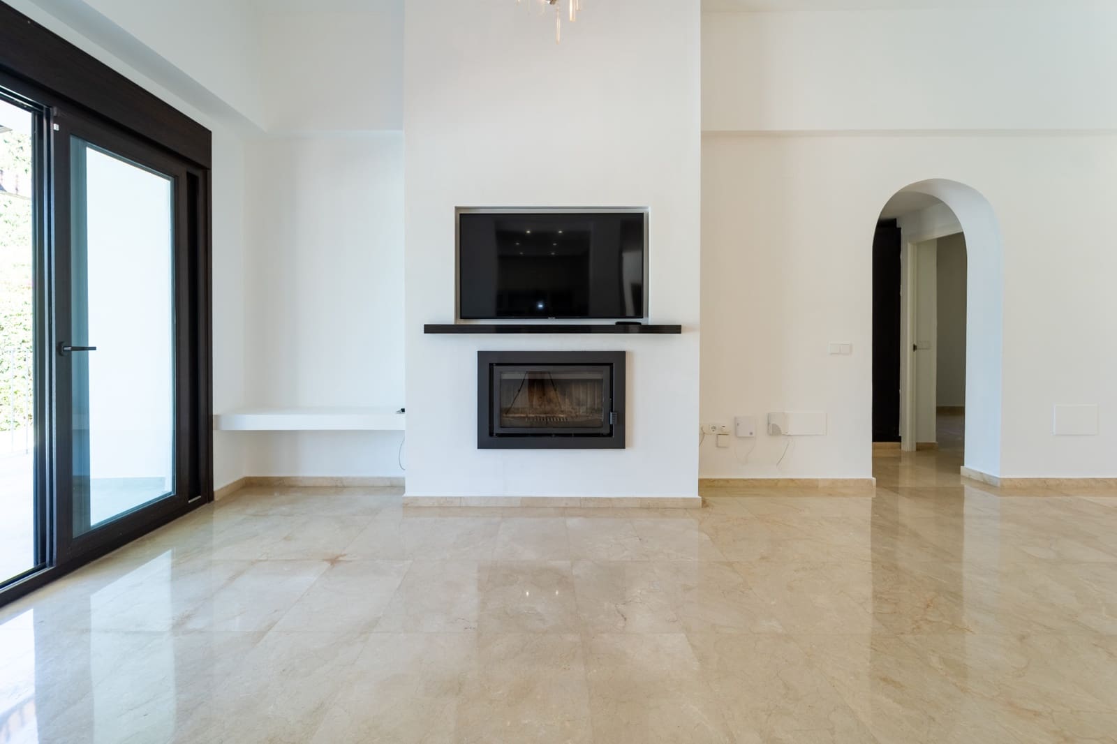5 bedroom Villa for sale in Marbella with pool garage - € 2,075,000 (Ref: 10011197)