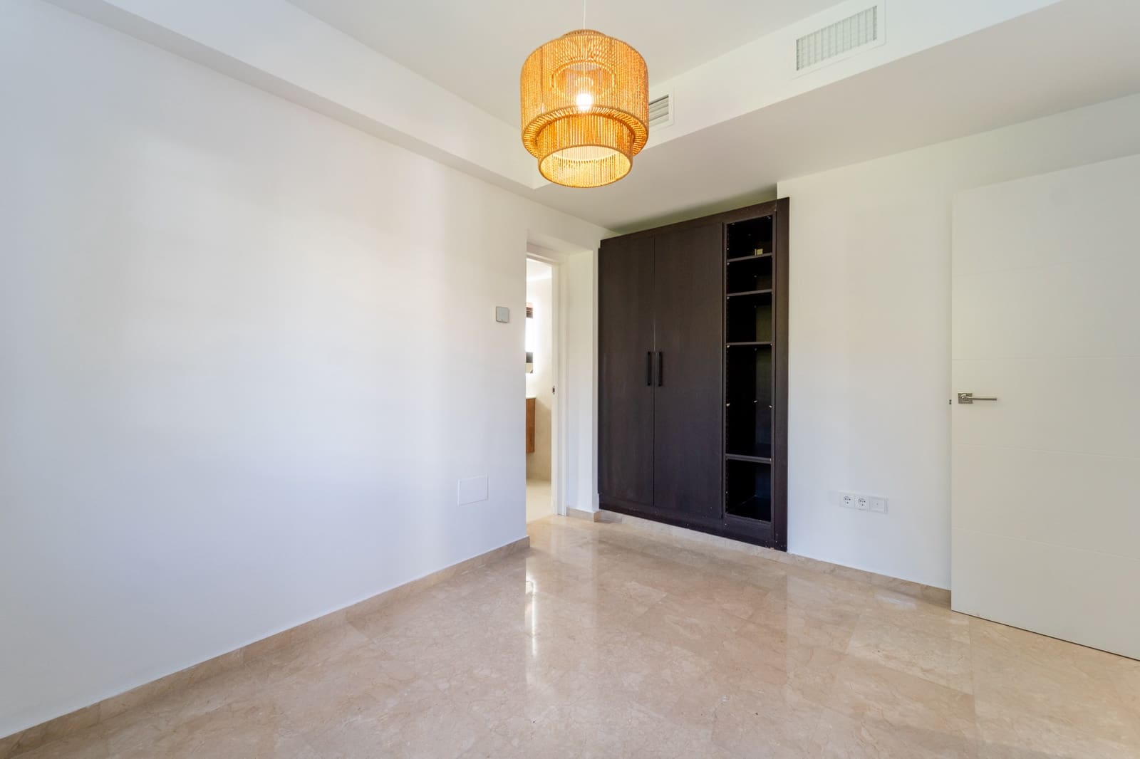 5 bedroom Villa for sale in Marbella with pool garage - € 2,075,000 (Ref: 10011197)