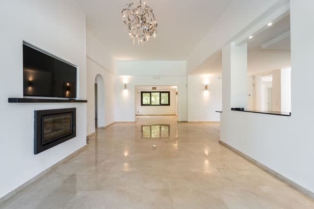 5 bedroom Villa for sale in Marbella with pool garage - € 2,075,000 (Ref: 10011197)
