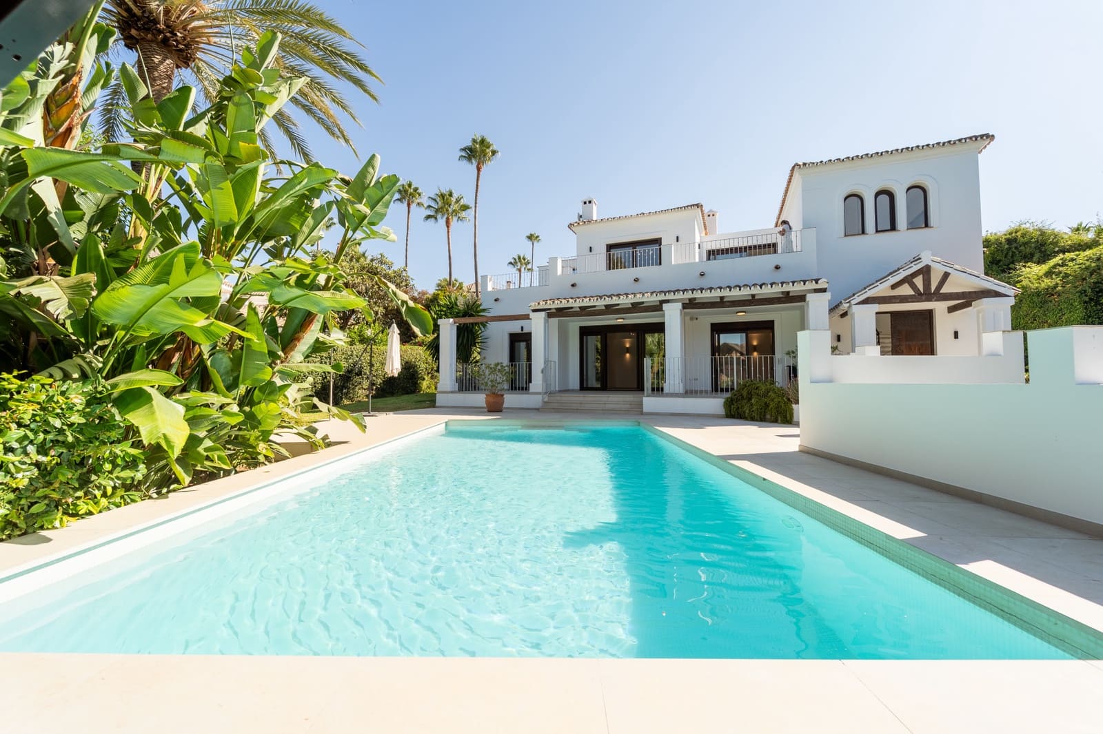 5 bedroom Villa for sale in Marbella with pool garage - € 2,075,000 (Ref: 10011197)