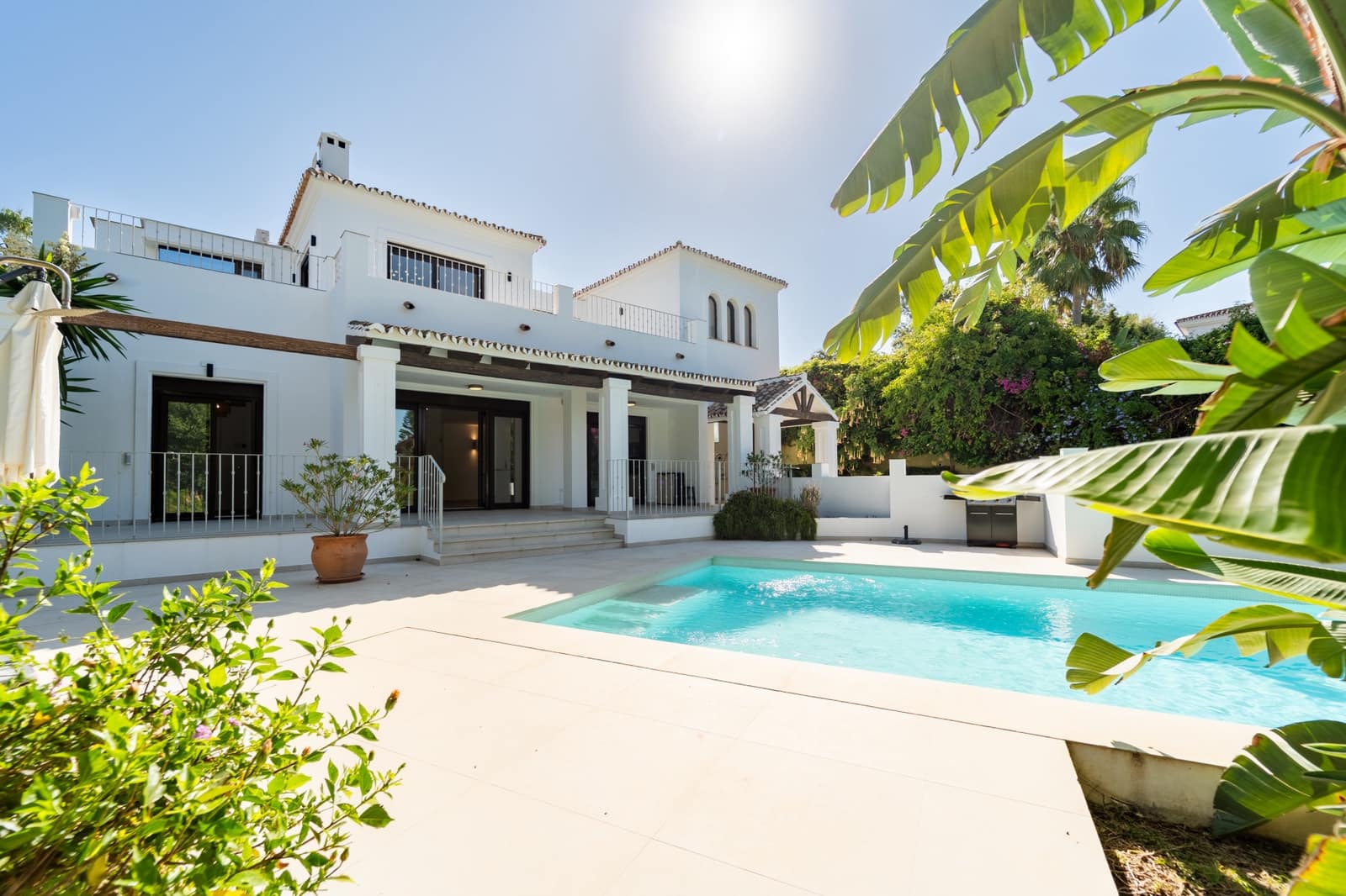 5 bedroom Villa for sale in Marbella with pool garage - € 2,075,000 (Ref: 10011197)