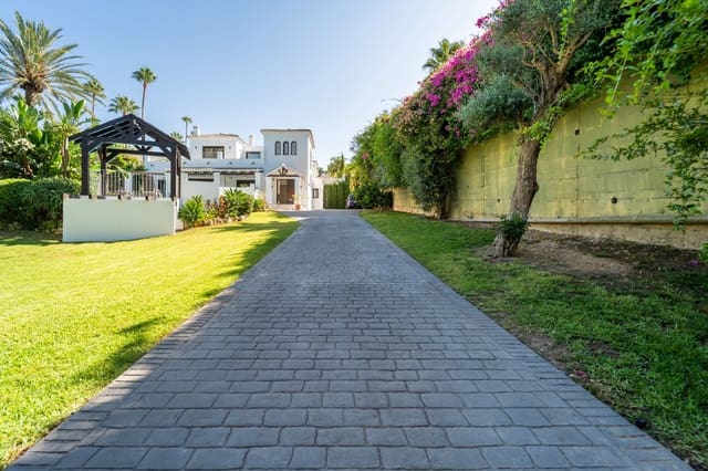 5 bedroom Villa for sale in Marbella with pool garage - € 2,075,000 (Ref: 10011197)
