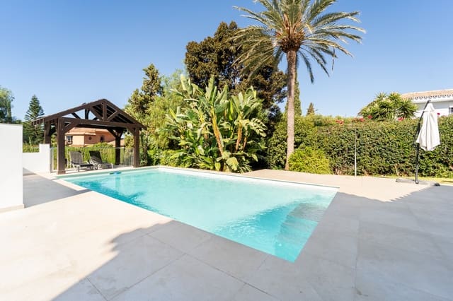 5 bedroom Villa for sale in Marbella with pool garage - € 2,075,000 (Ref: 10011197)