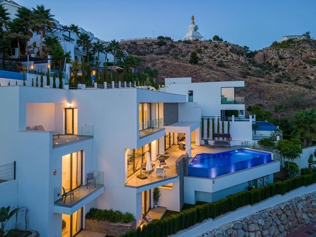 4 slaapkamer Villa te koop in Benalmádena pueblo, Benalmádena met zwembad garage - € 1.599.000 (Ref: 10011199)