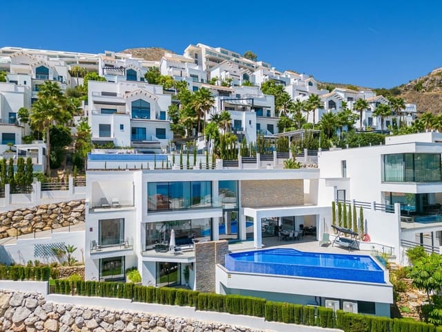 4 slaapkamer Villa te koop in Benalmádena pueblo, Benalmádena met zwembad garage - € 1.599.000 (Ref: 10011199)