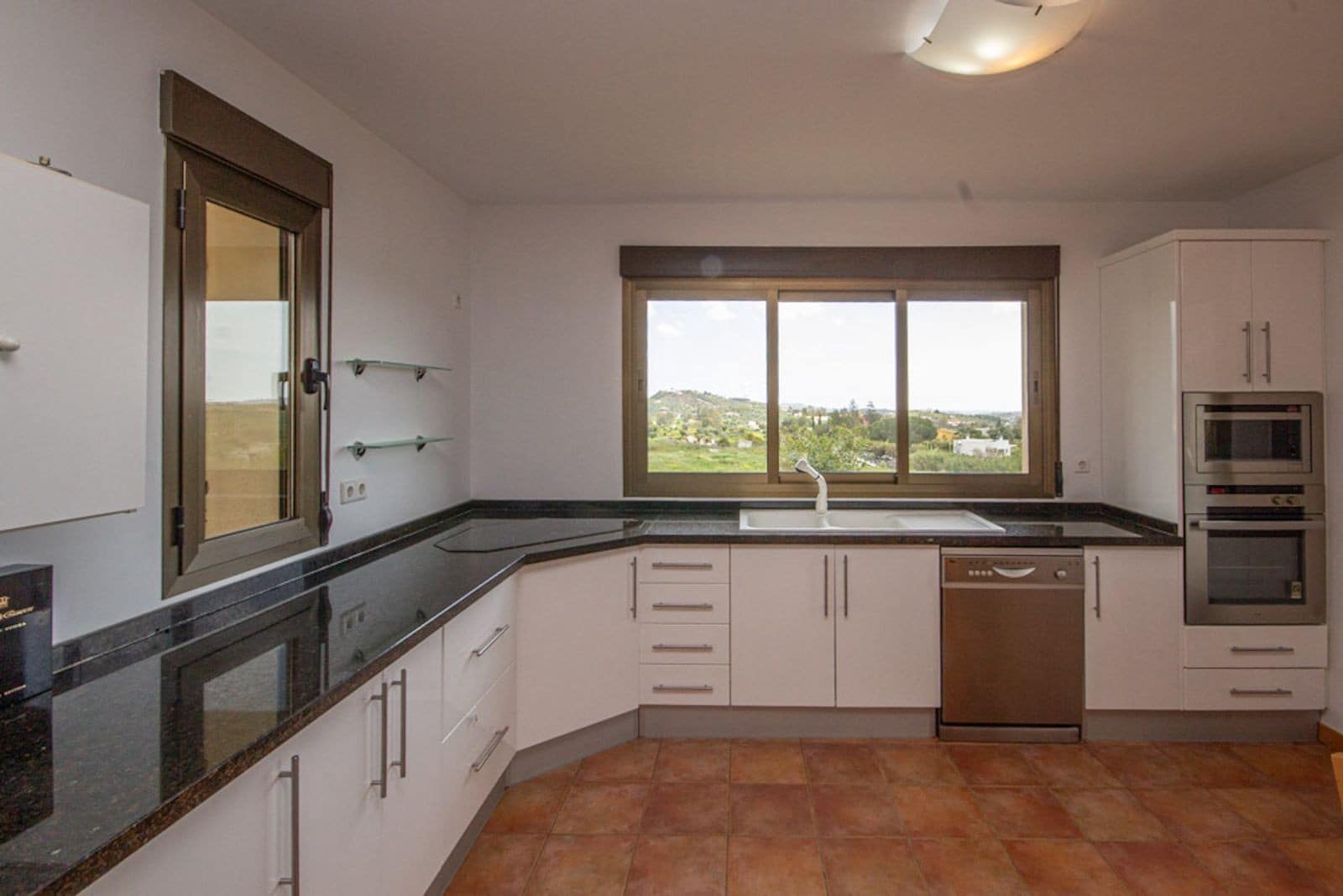 Chalet de 3 habitaciones en La Cala de Mijas en venta con garaje - 880.000 € (Ref: 10013068)