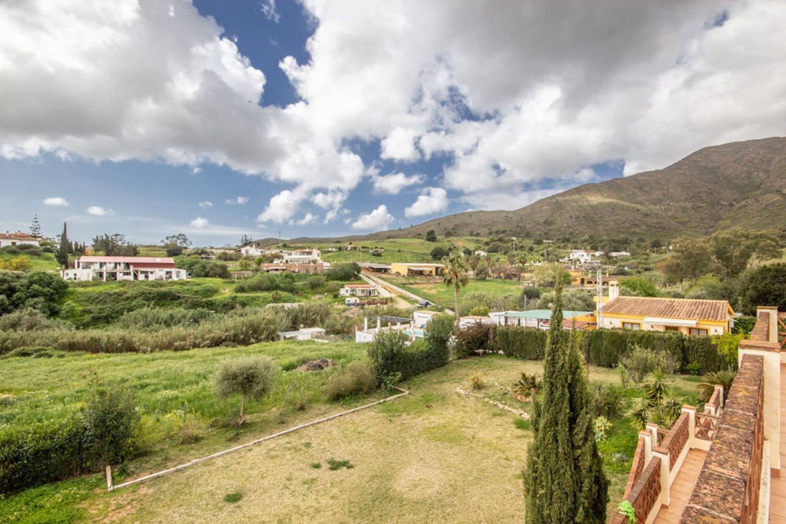Chalet de 3 habitaciones en La Cala de Mijas en venta con garaje - 880.000 € (Ref: 10013068)