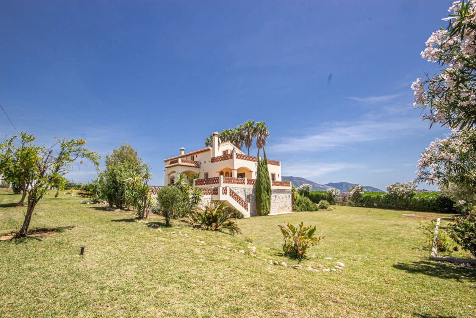 Chalet de 3 habitaciones en La Cala de Mijas en venta con garaje - 880.000 € (Ref: 10013068)