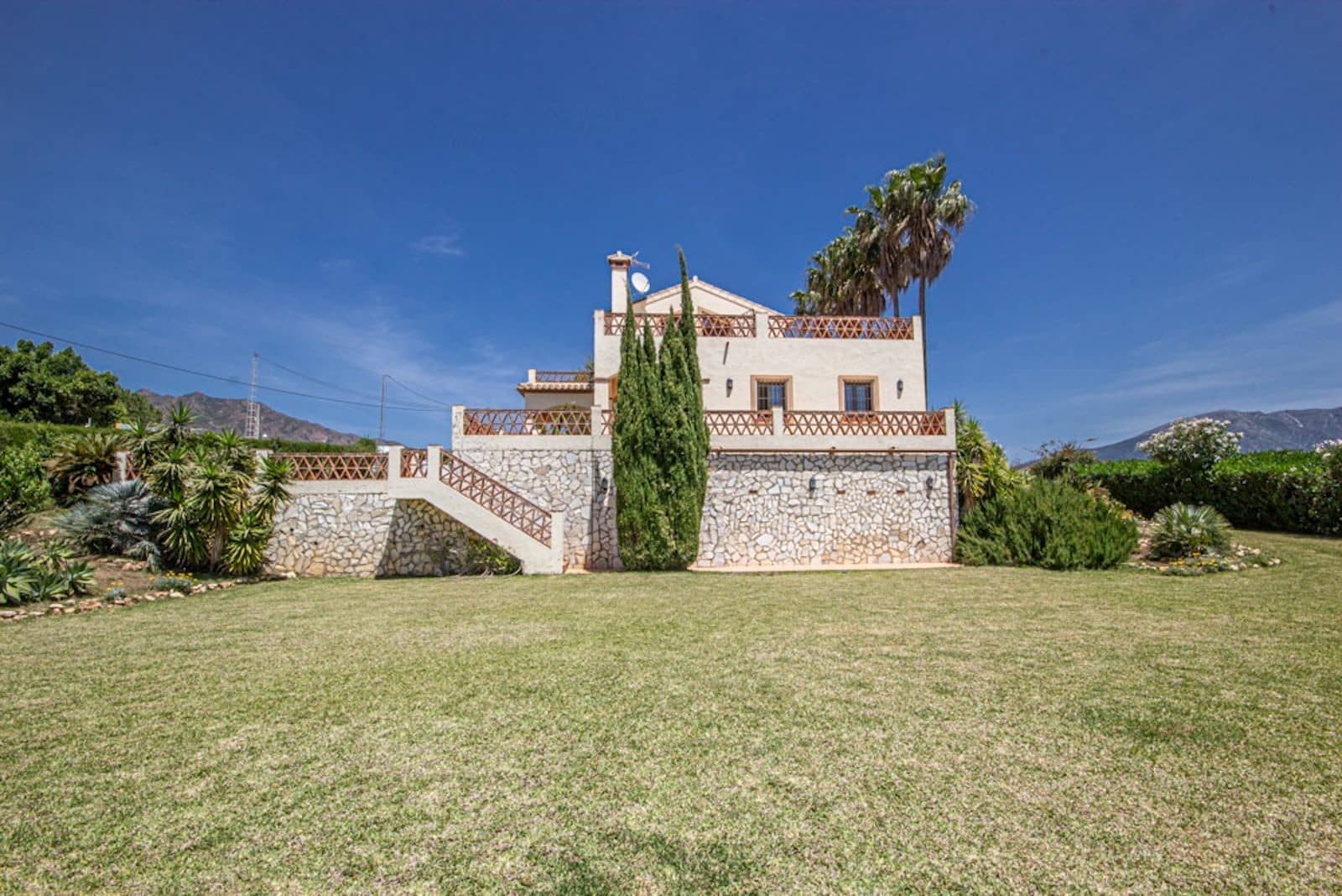 Chalet de 3 habitaciones en La Cala de Mijas en venta con garaje - 880.000 € (Ref: 10013068)