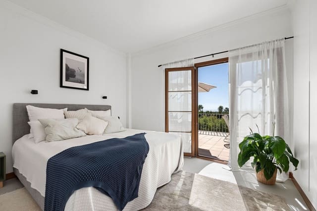 Chalet de 4 habitaciones en Selwo, Estepona en venta con piscina garaje - 1.550.000 € (Ref: 10013069)