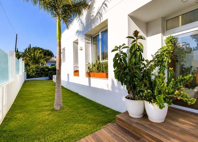 3 soverom Villa til salgs i Buenas Noches, Estepona med svømmebasseng garasje - € 1 600 000 (Ref: 10013070)
