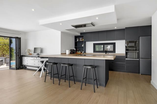 4 sypialnia Willa na sprzedaż w Benalmádena z basenem garażem - 1 045 000 € (Ref: 10013071)