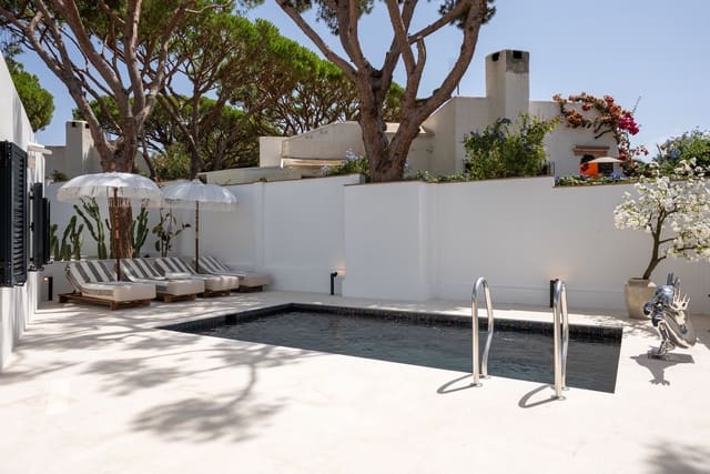 Chalet de 4 habitaciones en Calahonda, Mijas en venta con piscina garaje - 1.925.000 € (Ref: 10013073)