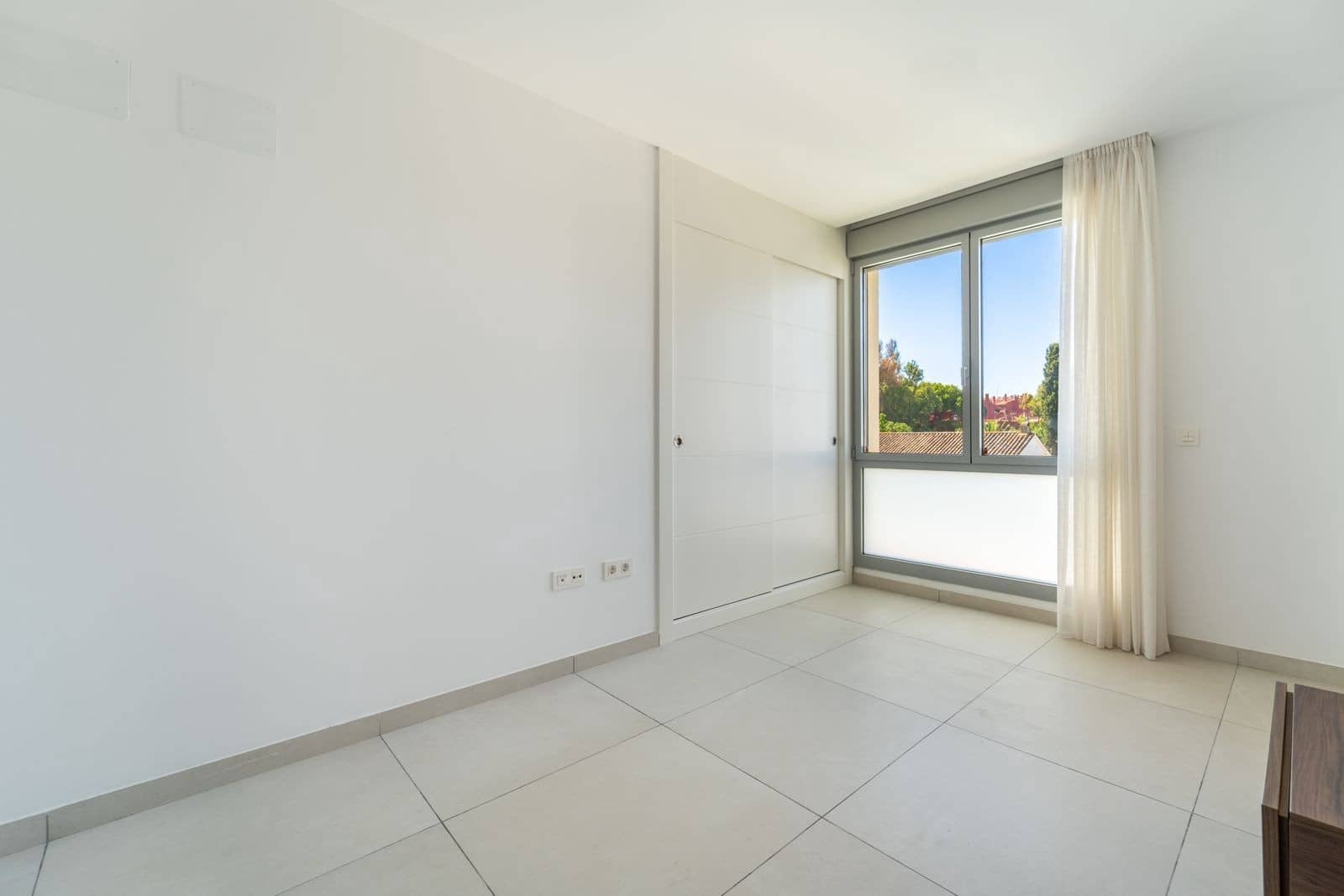 3 bedroom Apartment for sale in Marbella with pool garage - € 1,195,000 (Ref: 10015278)