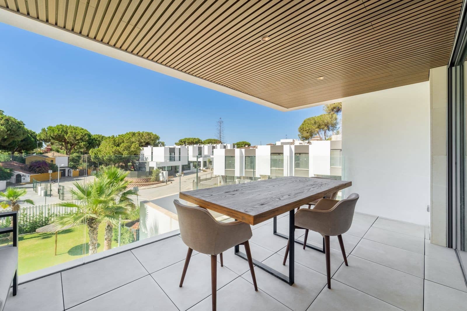 3 bedroom Apartment for sale in Marbella with pool garage - € 1,195,000 (Ref: 10015278)
