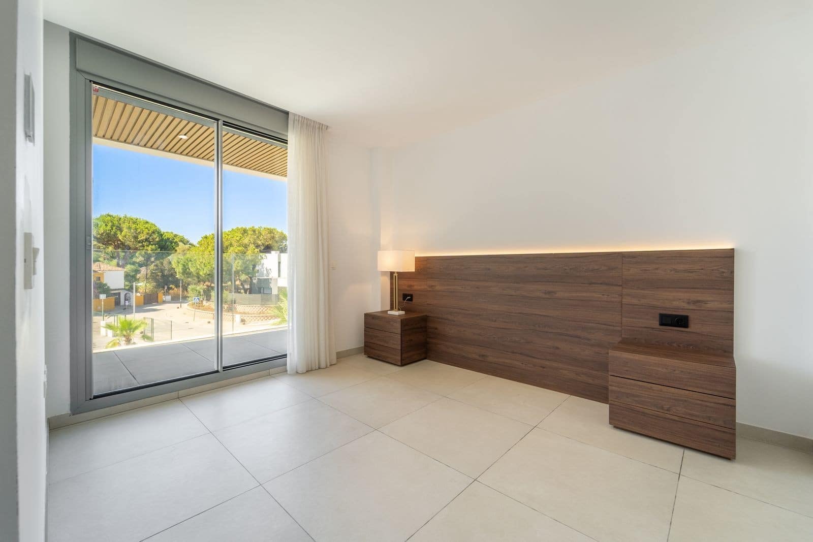 3 bedroom Apartment for sale in Marbella with pool garage - € 1,195,000 (Ref: 10015278)