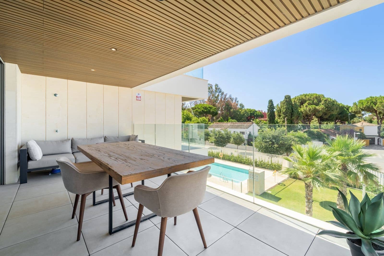 3 bedroom Apartment for sale in Marbella with pool garage - € 1,195,000 (Ref: 10015278)