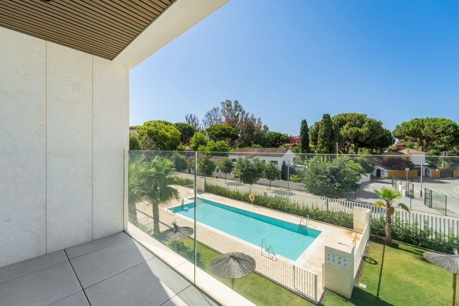 3 bedroom Apartment for sale in Marbella with pool garage - € 1,195,000 (Ref: 10015278)