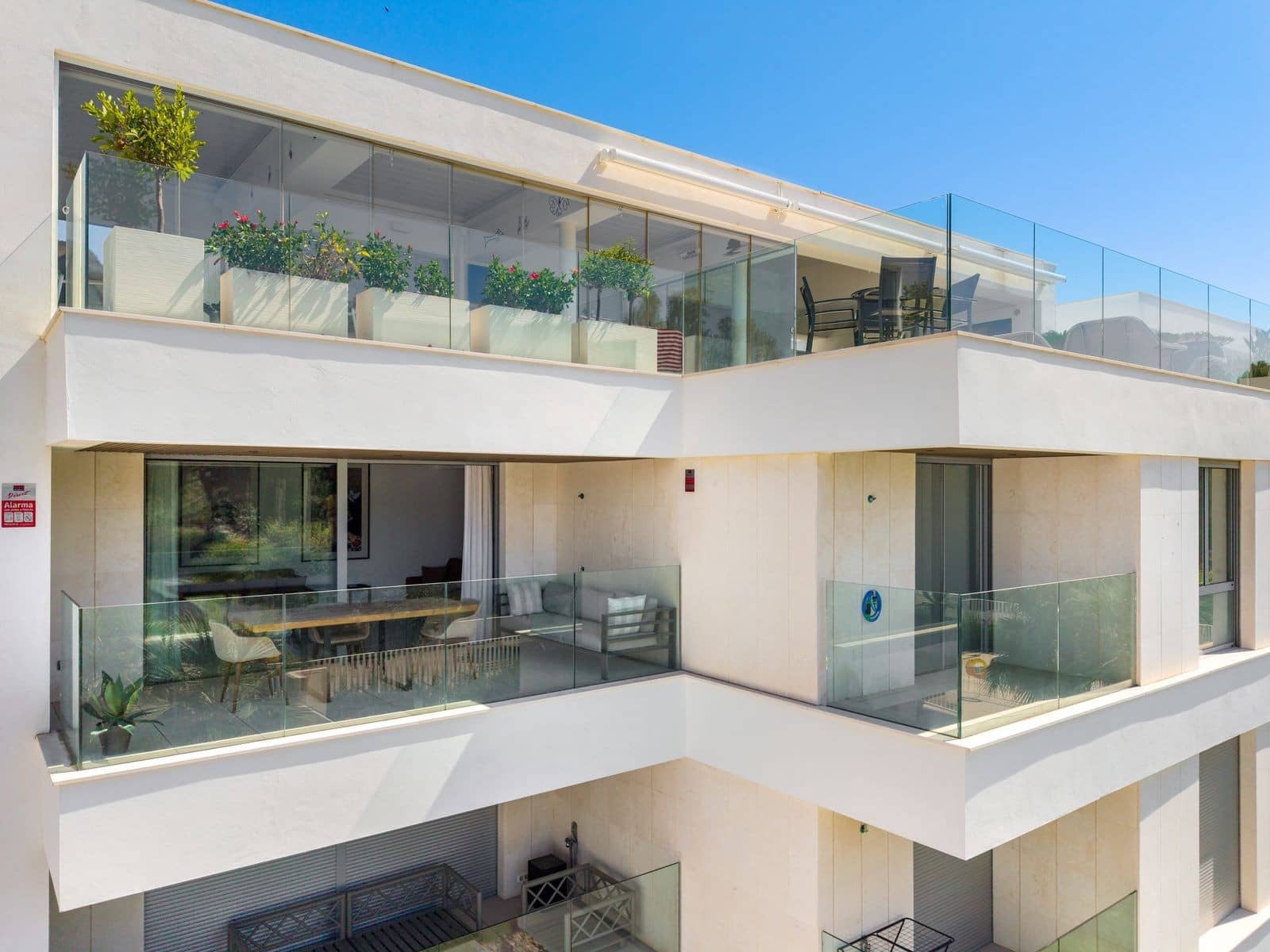 3 bedroom Apartment for sale in Marbella with pool garage - € 1,195,000 (Ref: 10015278)