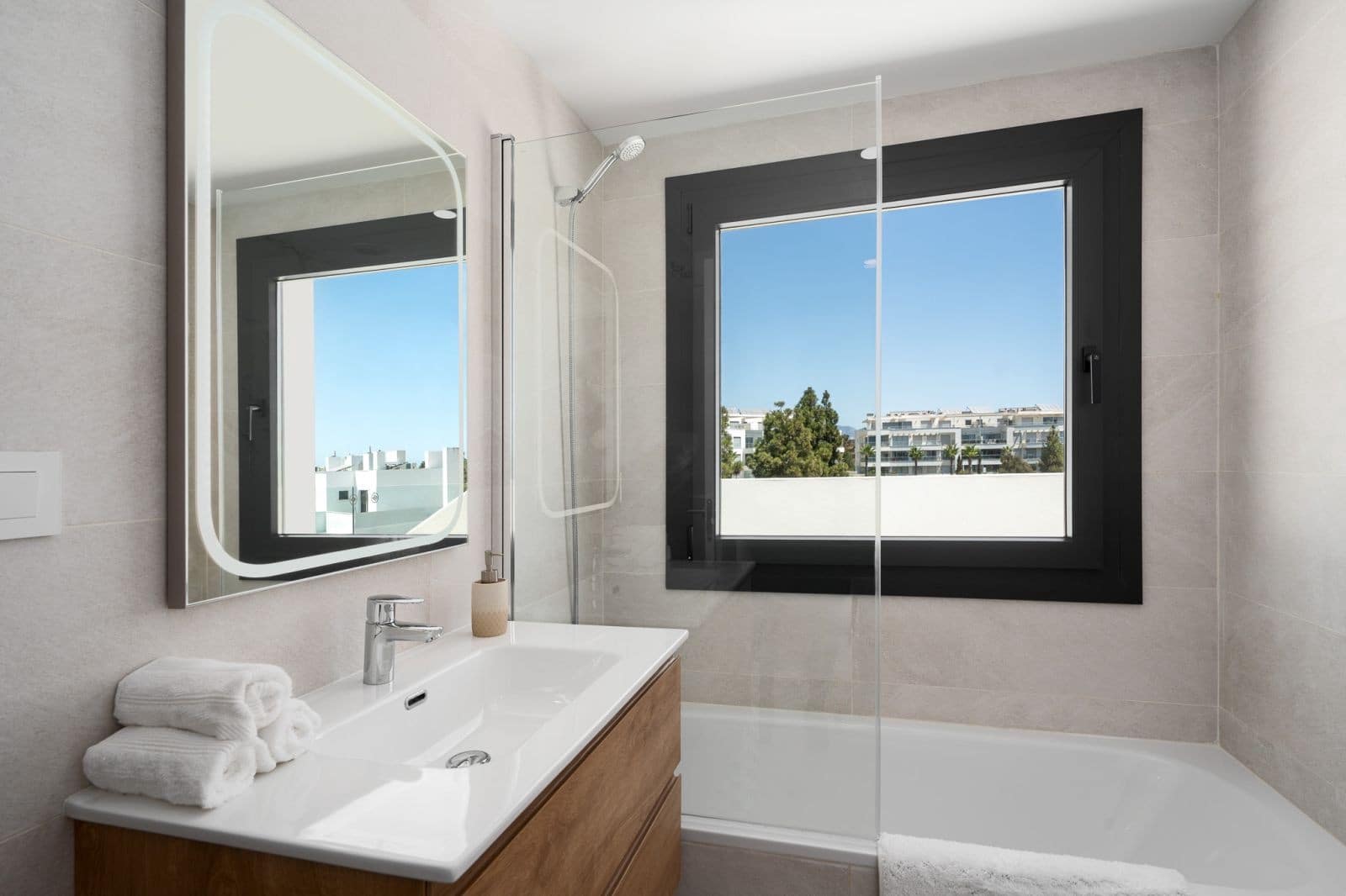 3 sypialnia Apartament na sprzedaż w El Chaparral z basenem garażem - 570 000 € (Ref: 10015281)
