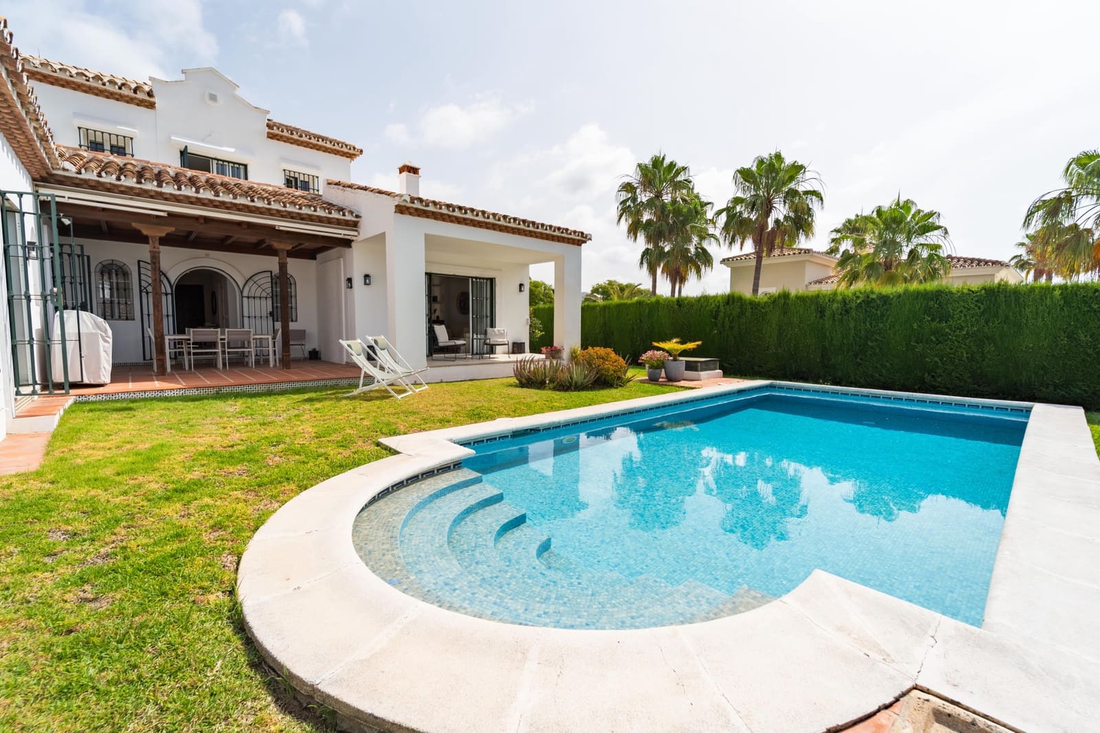 4 bedroom Villa for sale in Marbella with pool garage - € 1,695,000 (Ref: 10017300)