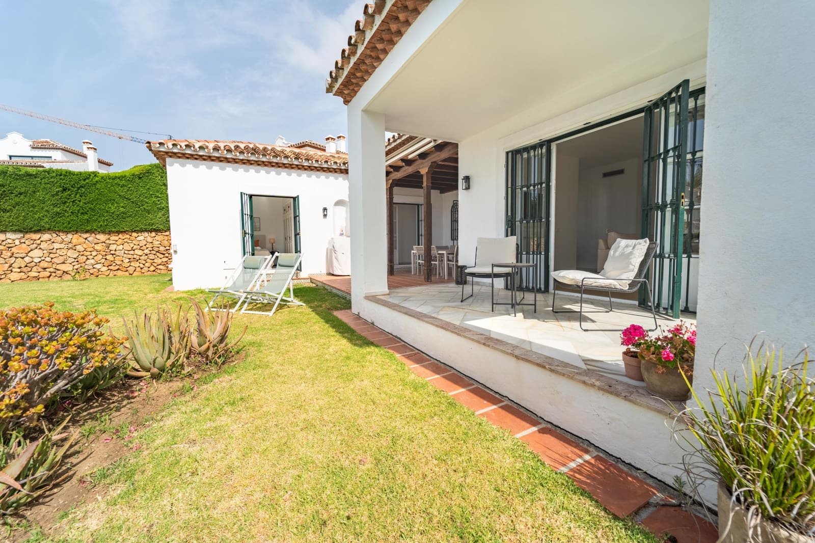 4 bedroom Villa for sale in Marbella with pool garage - € 1,695,000 (Ref: 10017300)