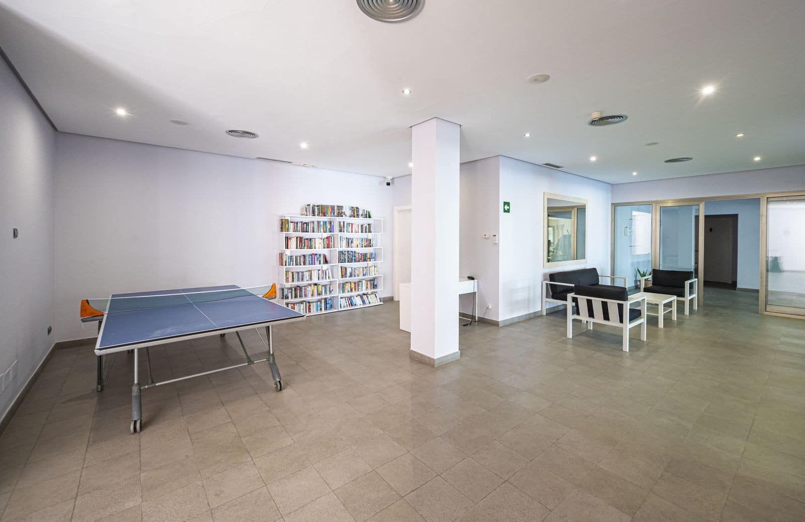 2 bedroom Penthouse for sale in Marbella with pool garage - € 1,895,000 (Ref: 10017301)