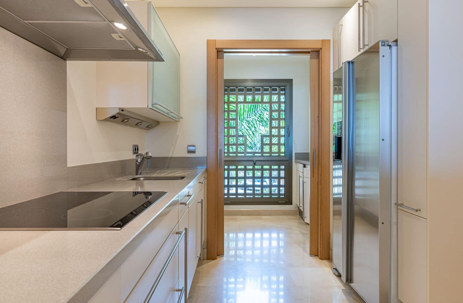 2 bedroom Penthouse for sale in Marbella with pool garage - € 1,895,000 (Ref: 10017301)