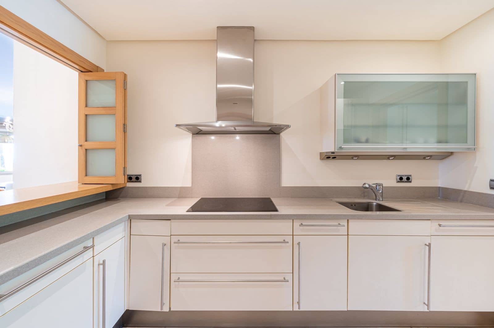 2 bedroom Penthouse for sale in Marbella with pool garage - € 1,895,000 (Ref: 10017301)