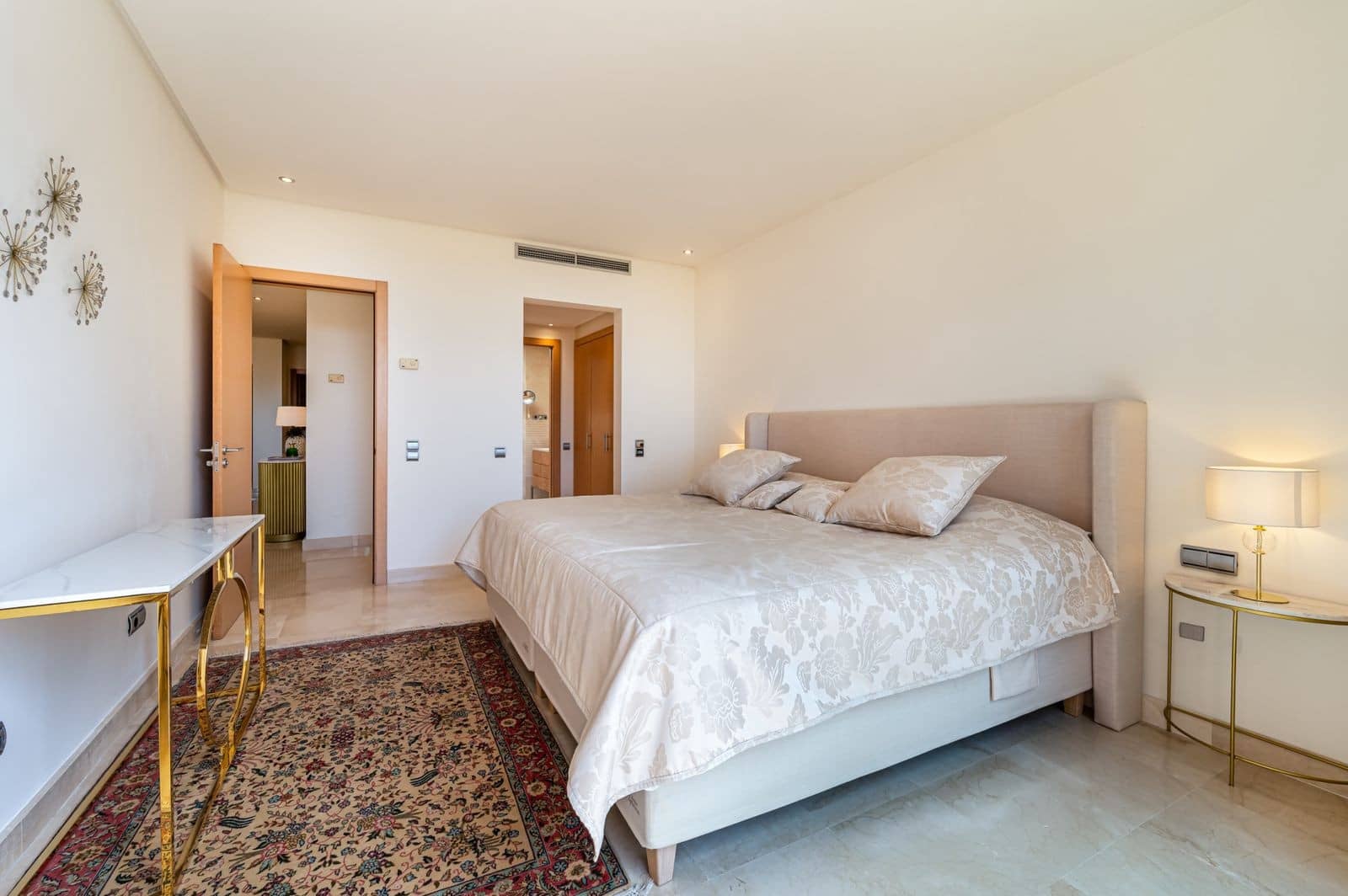 2 bedroom Penthouse for sale in Marbella with pool garage - € 1,895,000 (Ref: 10017301)