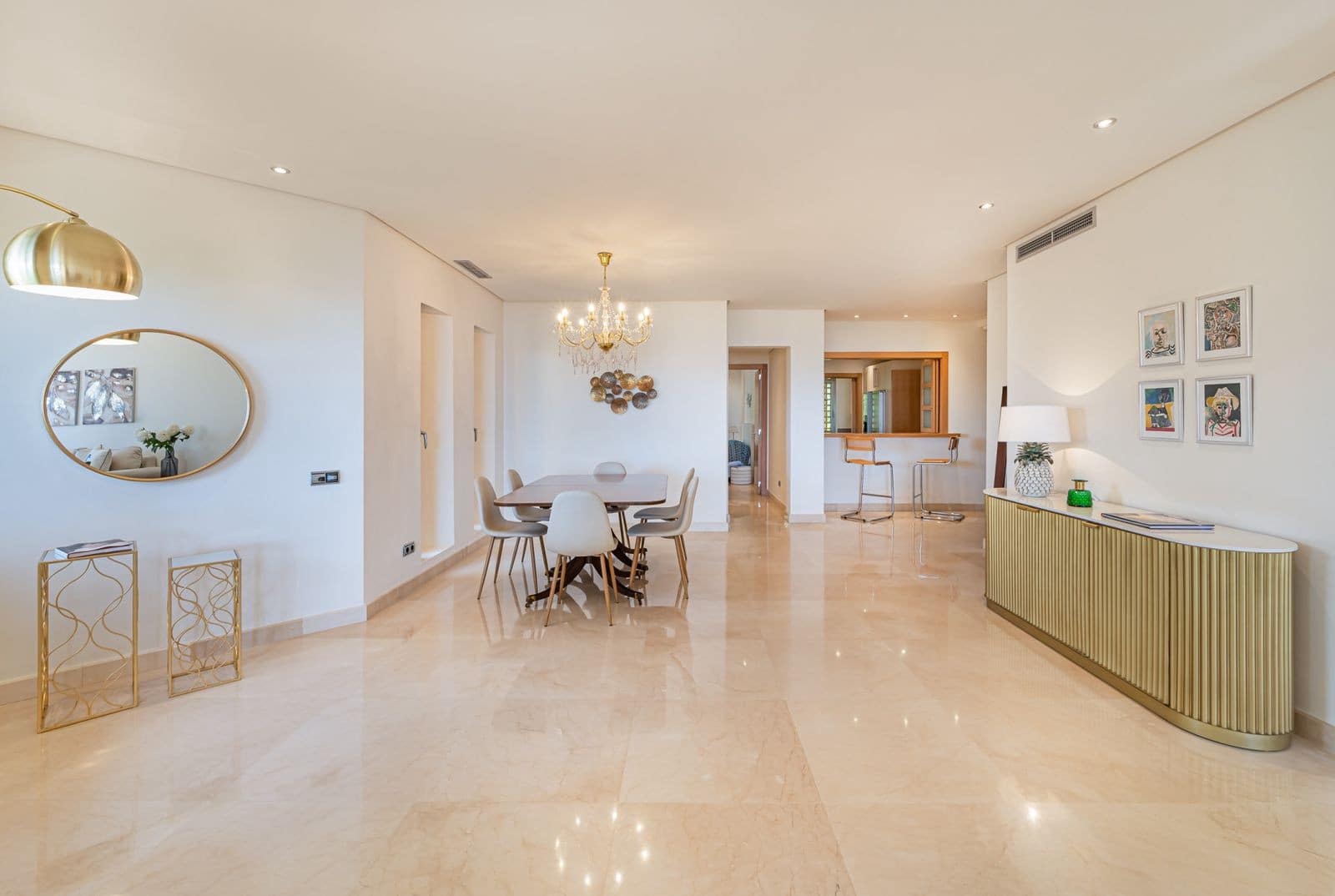 2 bedroom Penthouse for sale in Marbella with pool garage - € 1,895,000 (Ref: 10017301)