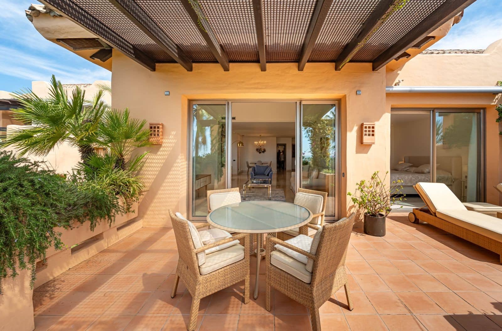 2 bedroom Penthouse for sale in Marbella with pool garage - € 1,895,000 (Ref: 10017301)