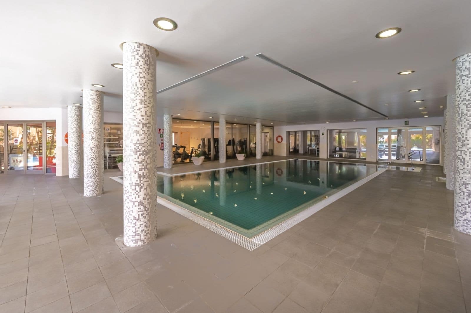 2 bedroom Penthouse for sale in Marbella with pool garage - € 1,895,000 (Ref: 10017301)
