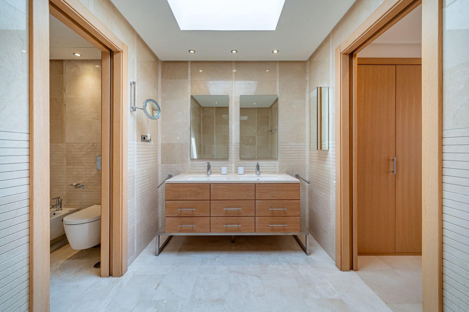 2 bedroom Penthouse for sale in Marbella with pool garage - € 1,895,000 (Ref: 10017301)