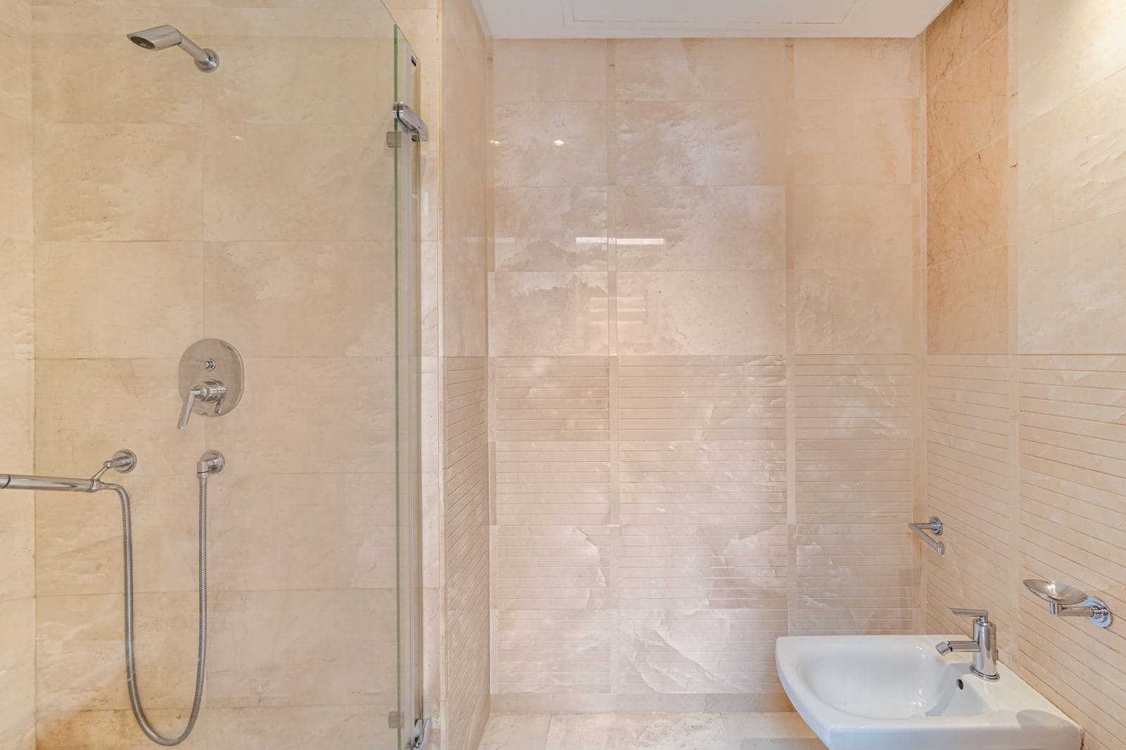 2 bedroom Penthouse for sale in Marbella with pool garage - € 1,895,000 (Ref: 10017301)