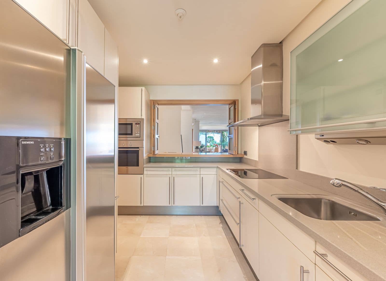2 bedroom Penthouse for sale in Marbella with pool garage - € 1,895,000 (Ref: 10017301)