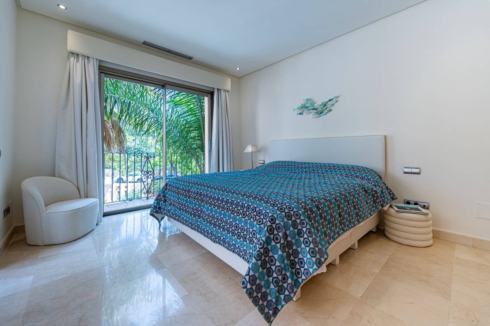 2 bedroom Penthouse for sale in Marbella with pool garage - € 1,895,000 (Ref: 10017301)