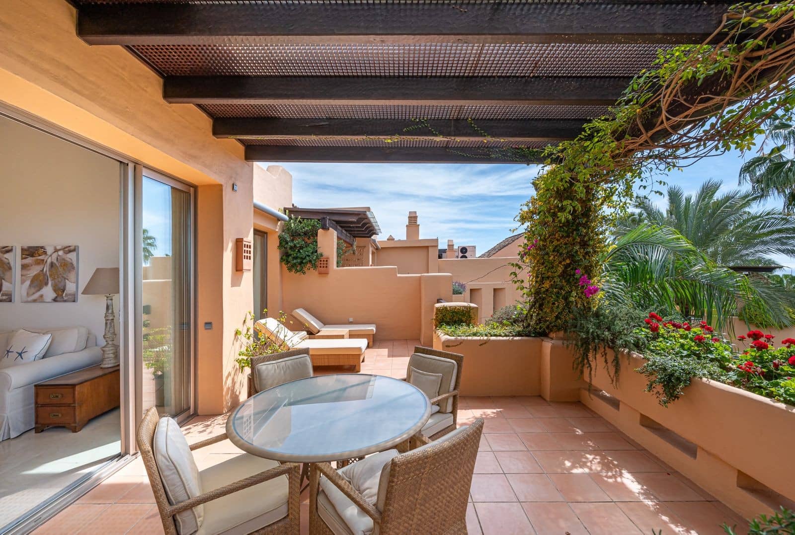 2 bedroom Penthouse for sale in Marbella with pool garage - € 1,895,000 (Ref: 10017301)