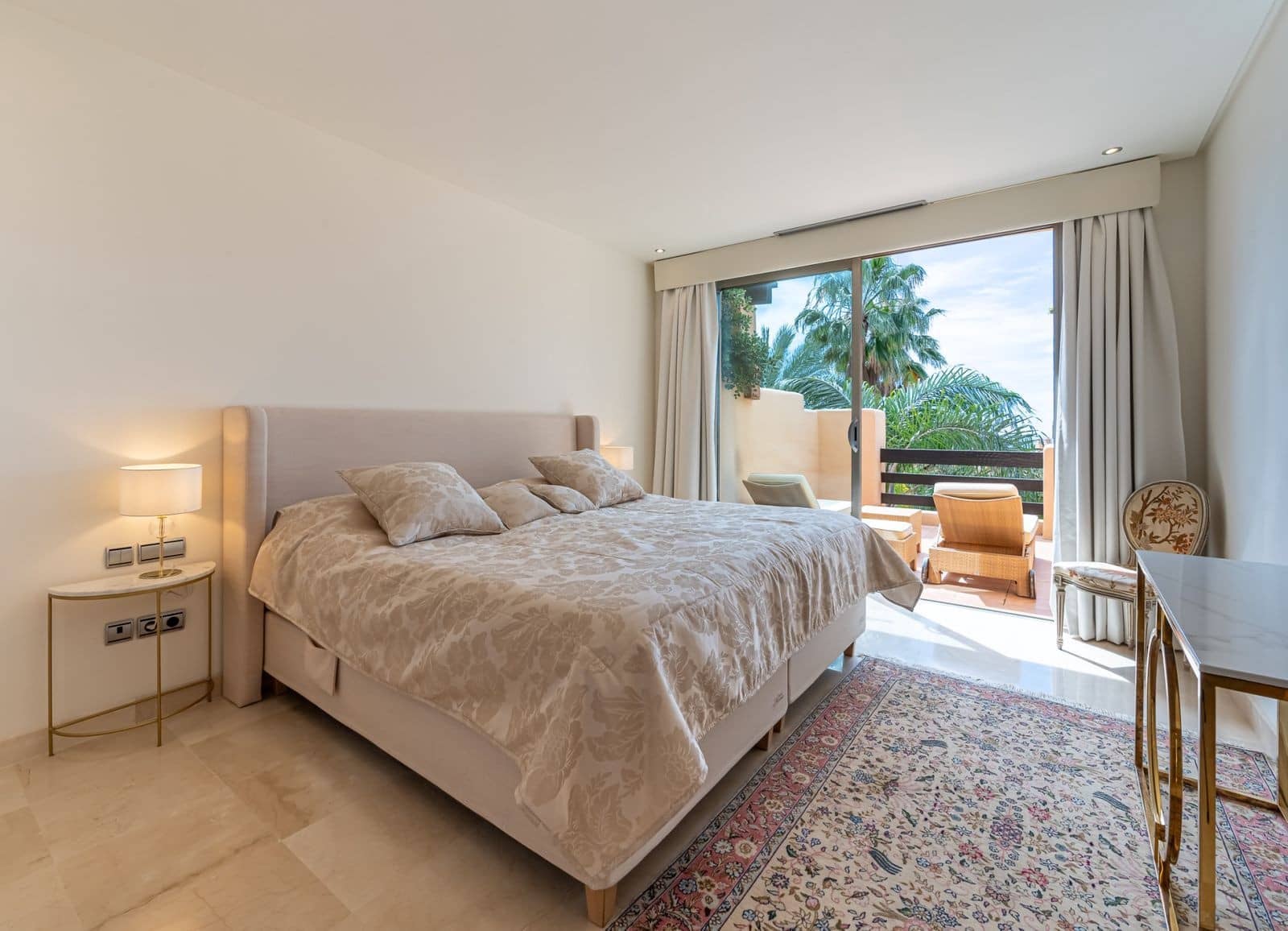 2 bedroom Penthouse for sale in Marbella with pool garage - € 1,895,000 (Ref: 10017301)