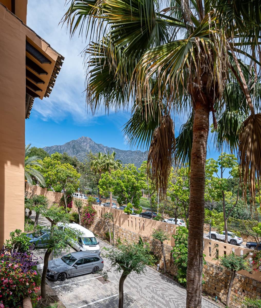 2 bedroom Penthouse for sale in Marbella with pool garage - € 1,895,000 (Ref: 10017301)