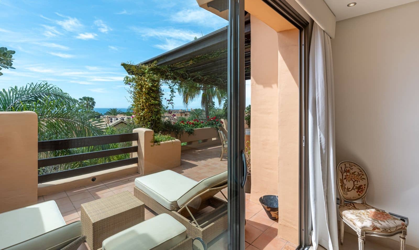 2 bedroom Penthouse for sale in Marbella with pool garage - € 1,895,000 (Ref: 10017301)