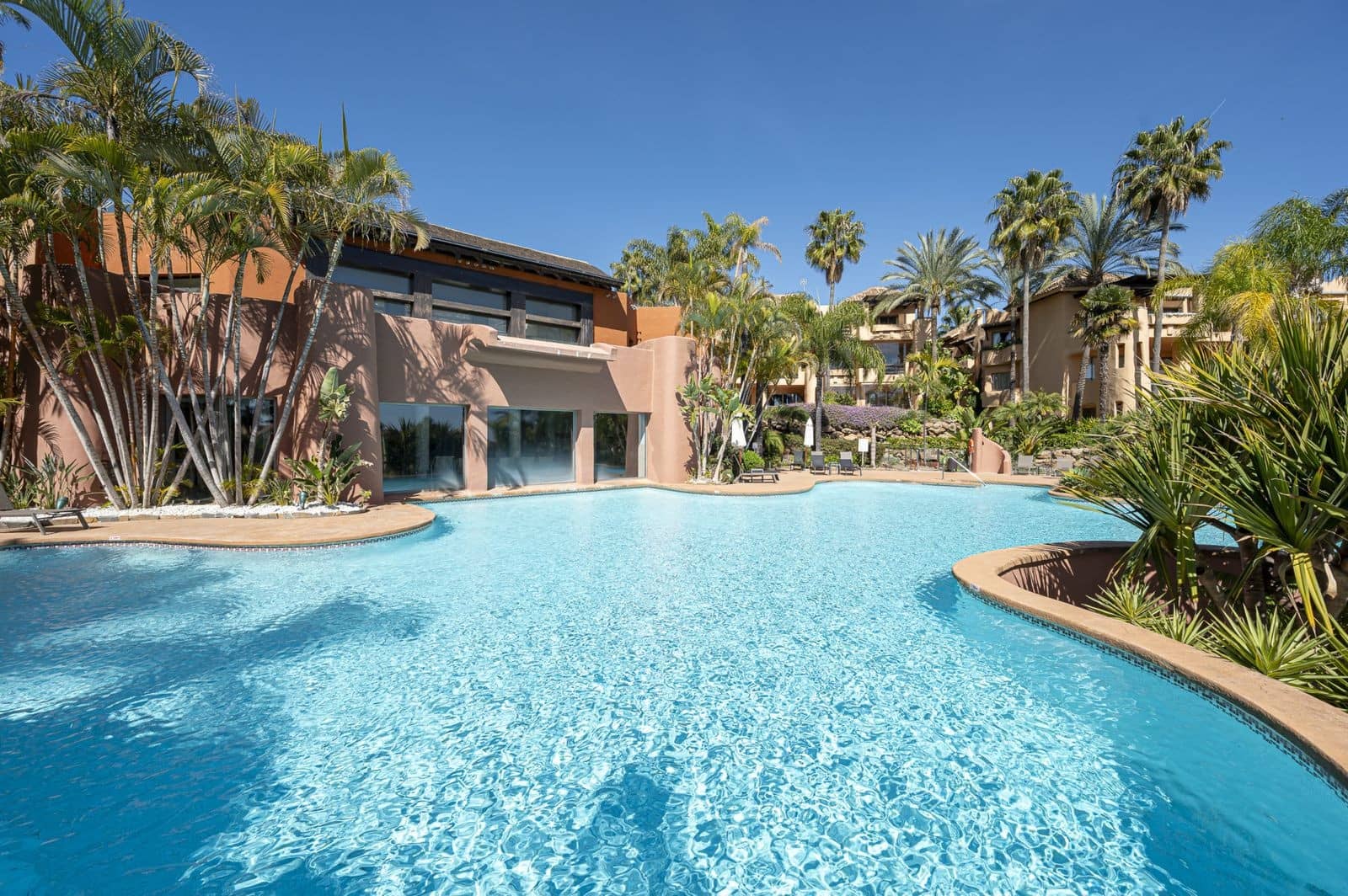 2 bedroom Penthouse for sale in Marbella with pool garage - € 1,895,000 (Ref: 10017301)