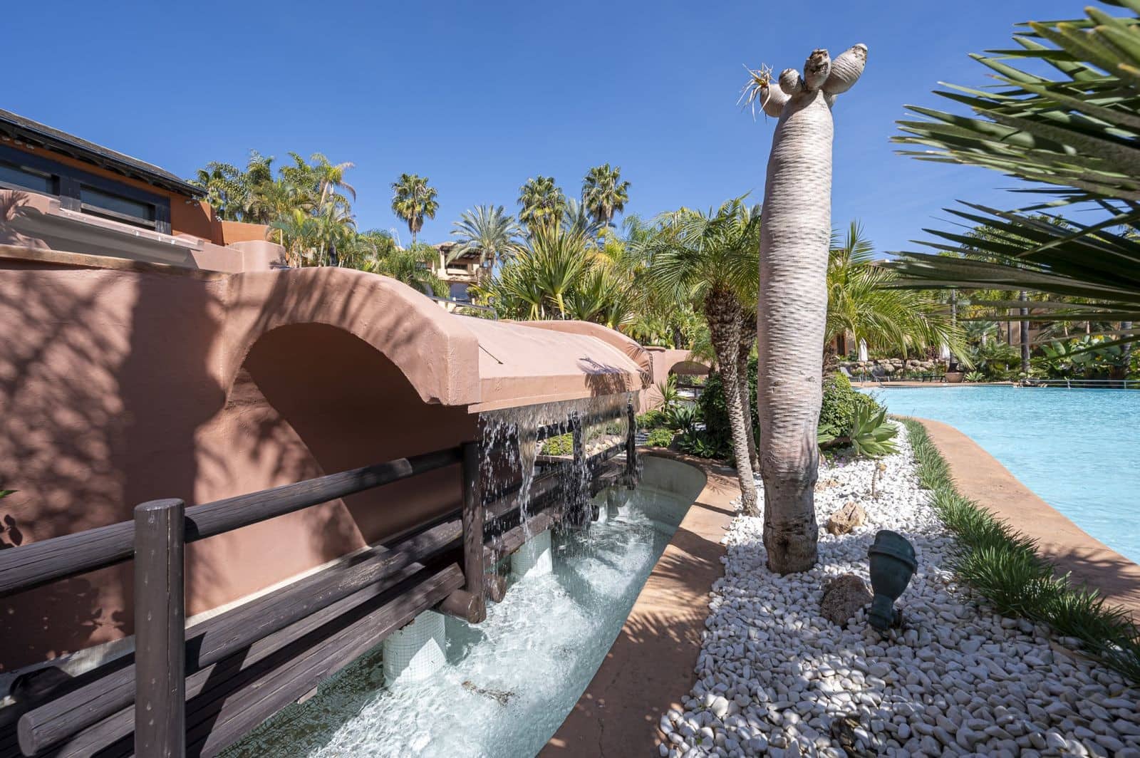 2 bedroom Penthouse for sale in Marbella with pool garage - € 1,895,000 (Ref: 10017301)