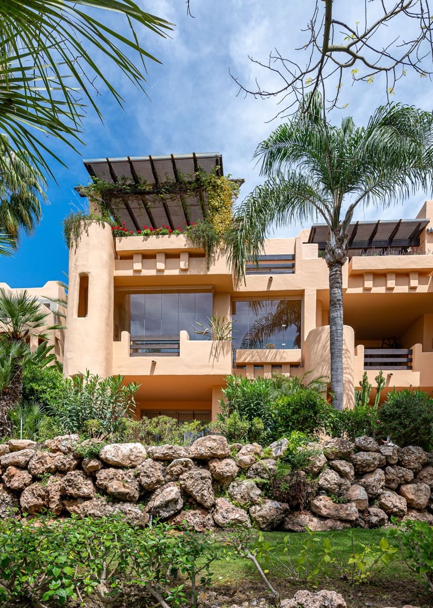 2 bedroom Penthouse for sale in Marbella with pool garage - € 1,895,000 (Ref: 10017301)