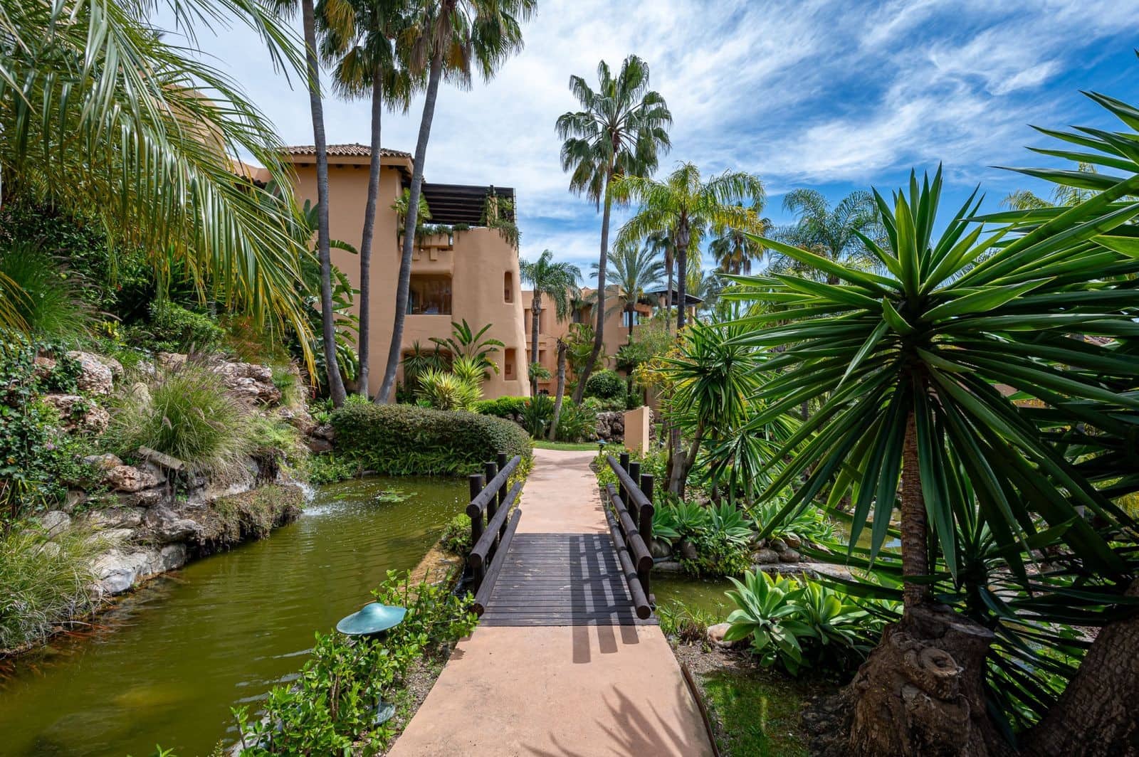 2 bedroom Penthouse for sale in Marbella with pool garage - € 1,895,000 (Ref: 10017301)