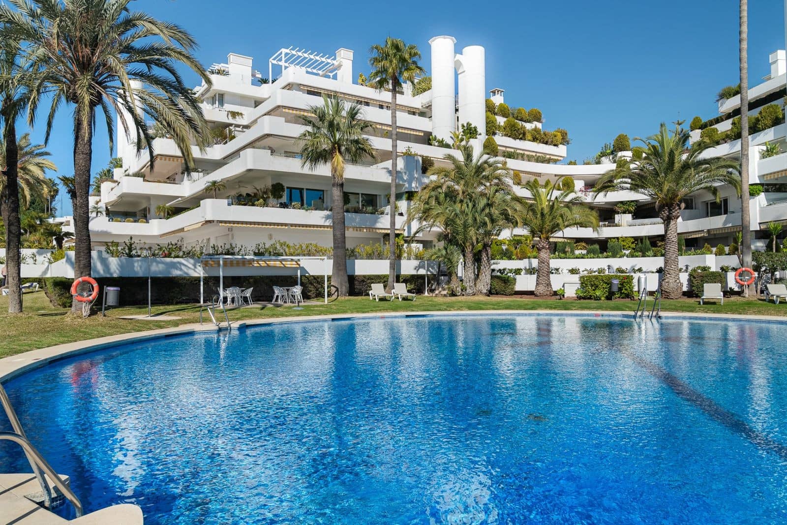3 bedroom Apartment for sale in Marbella with pool garage - € 1,195,000 (Ref: 10017302)