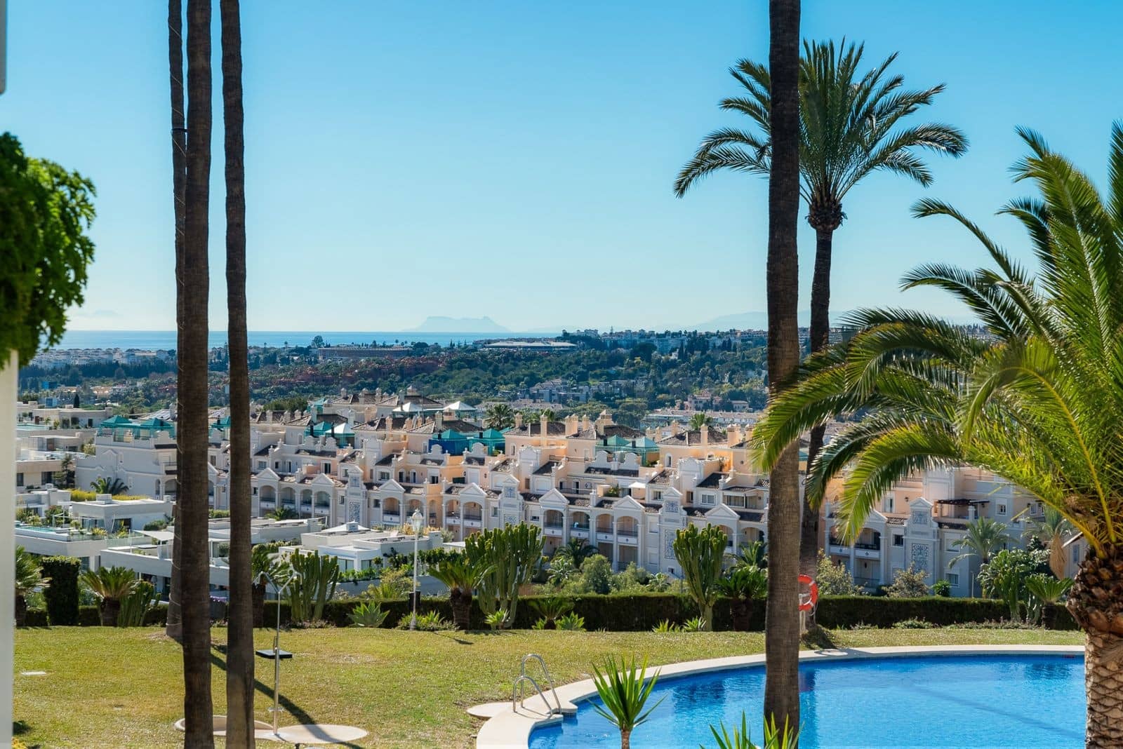 3 bedroom Apartment for sale in Marbella with pool garage - € 1,195,000 (Ref: 10017302)